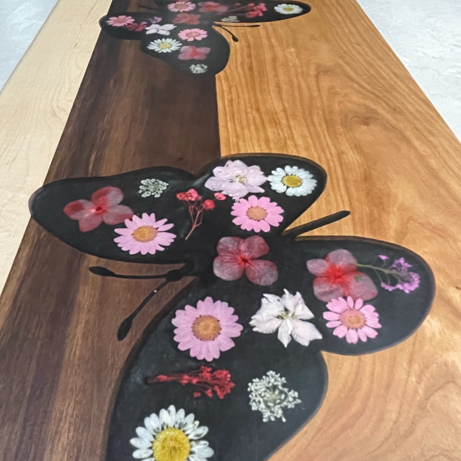 23” Butterfly serving board